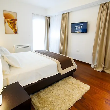 Luxury Residences Aparthotel