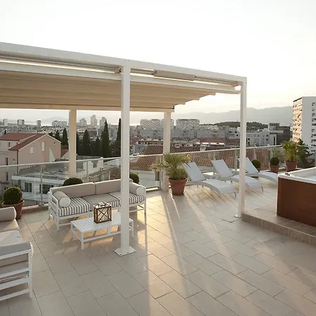 מלון דירות Luxury Residences 5*