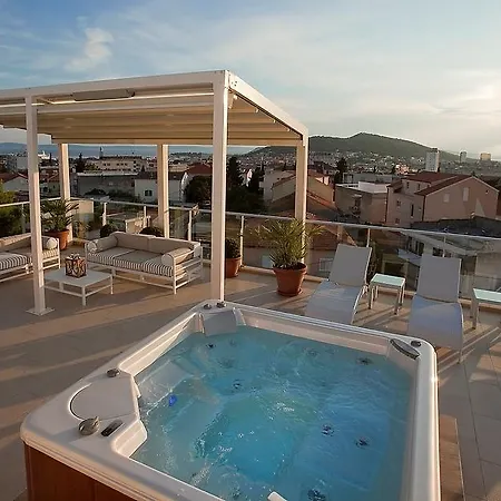 מלון דירות Luxury Residences 5*